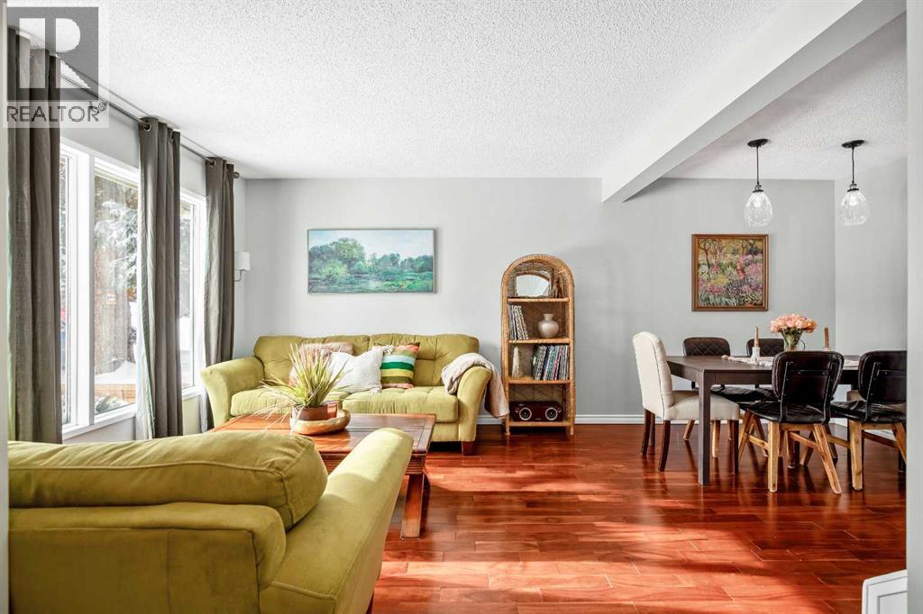 Duplex for Sale in 71 Strathcona Crescent SW|Calgary, Alberta T3H1K9 4