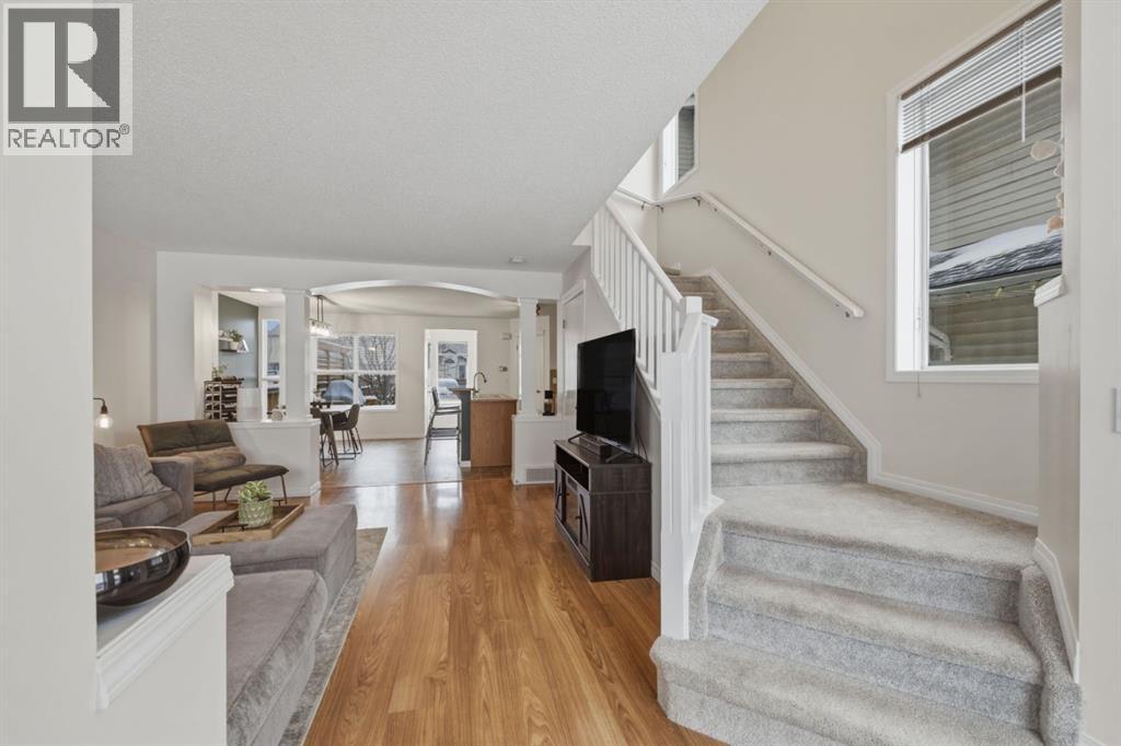 House for Sale in 59 Prestwick Bay SE|Calgary, Alberta T2Z4S4 4