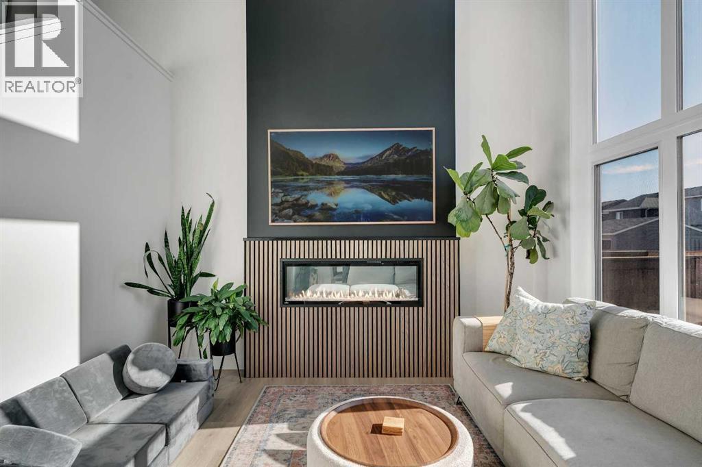 House for Sale in 20 Edith Crescent NW|Calgary, Alberta T3R2C3