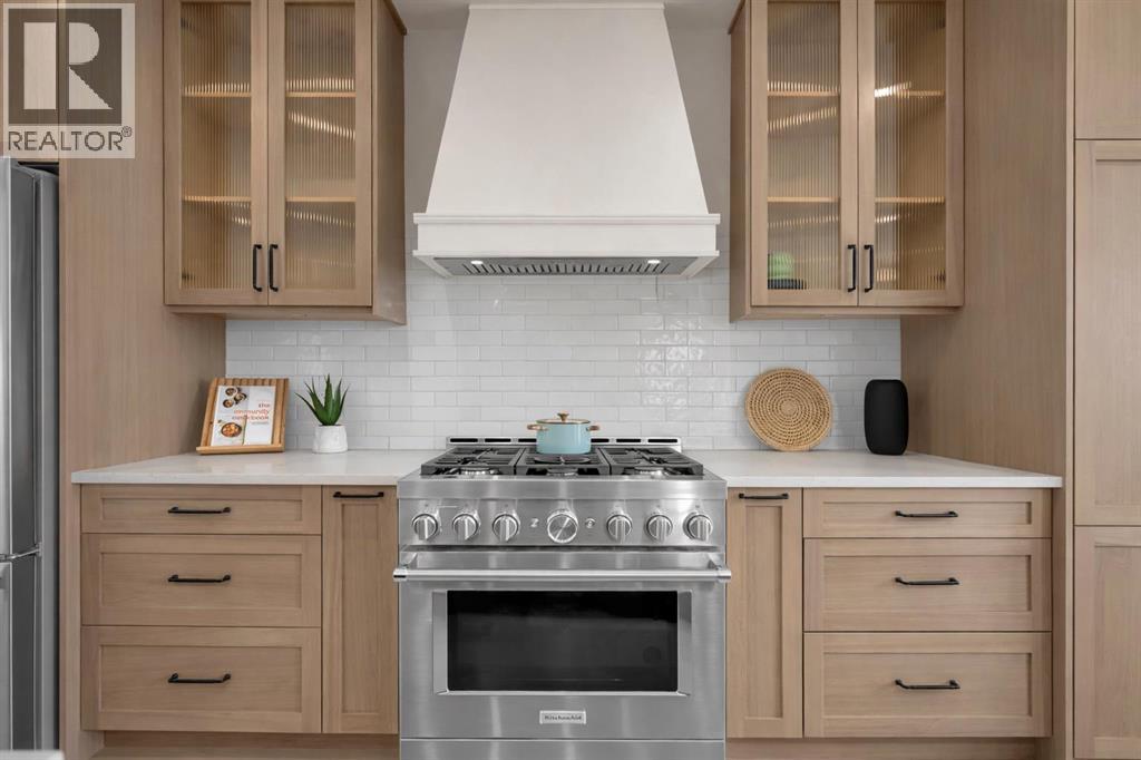 Duplex for Sale in 8140 47 Avenue NW|Calgary, Alberta T3B1Z5 4