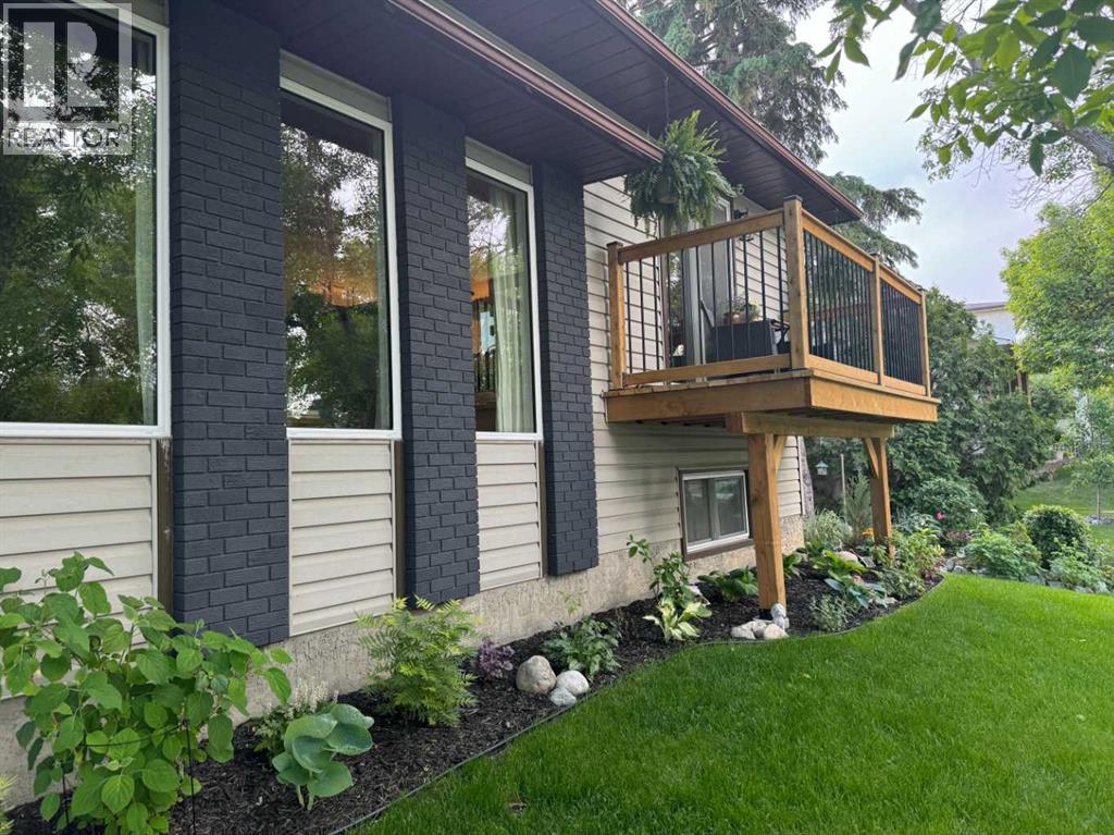 House for Sale in 51 Berwick Hill NW|Calgary, Alberta T3K1C4 2