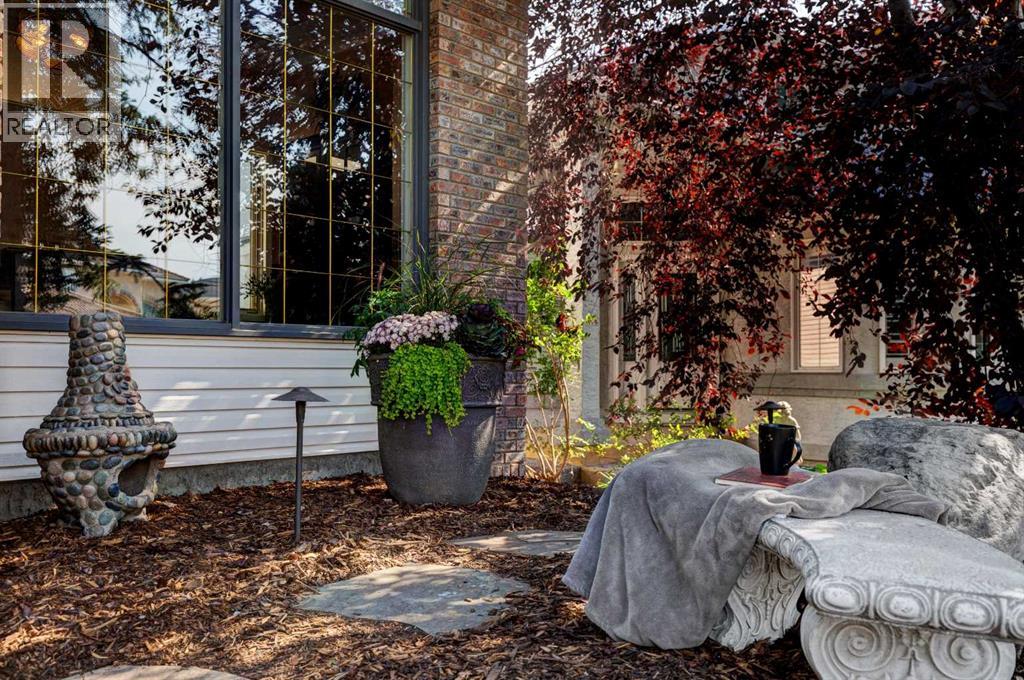 House for Sale in 60 Woodpark Close SW|Calgary, Alberta T2W6G9 2