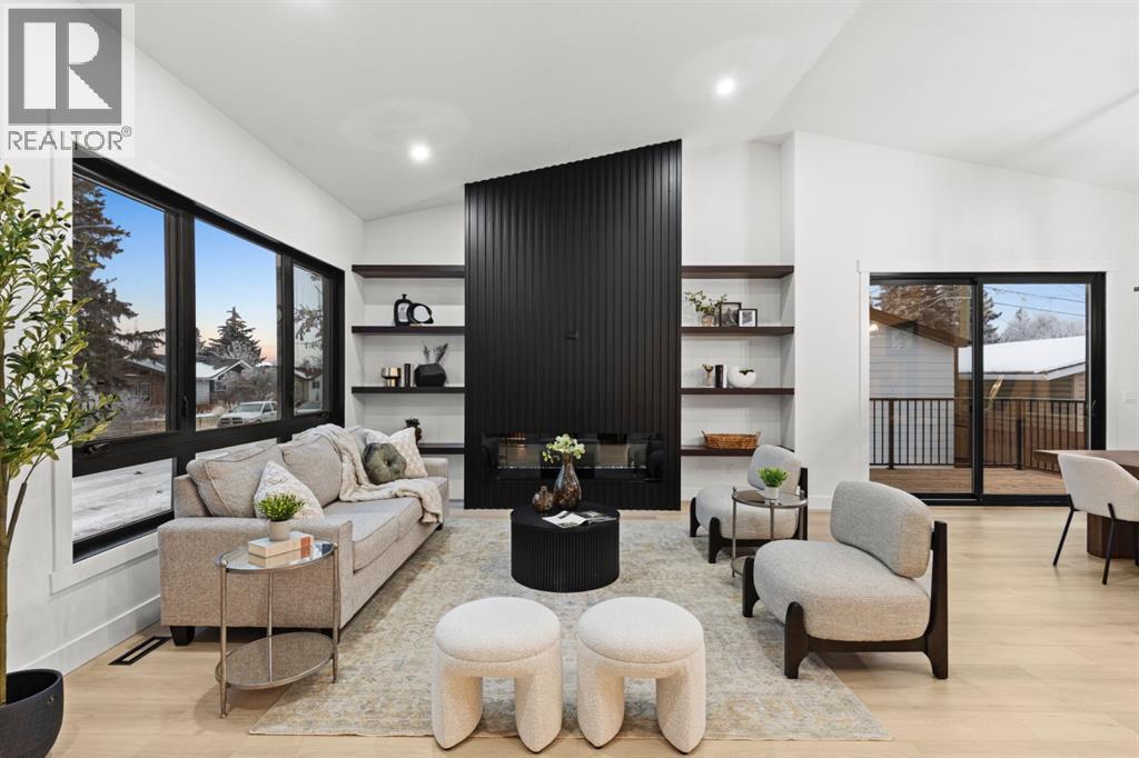 House for Sale in 27 Glacier Drive SW|Calgary, Alberta T3E5A2 5