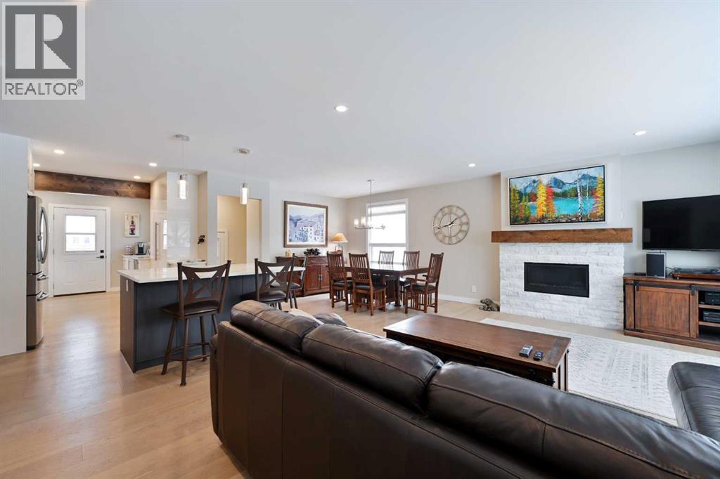 House for Sale in 6427 Lombardy Crescent SW|Calgary, Alberta T3E5R4 3