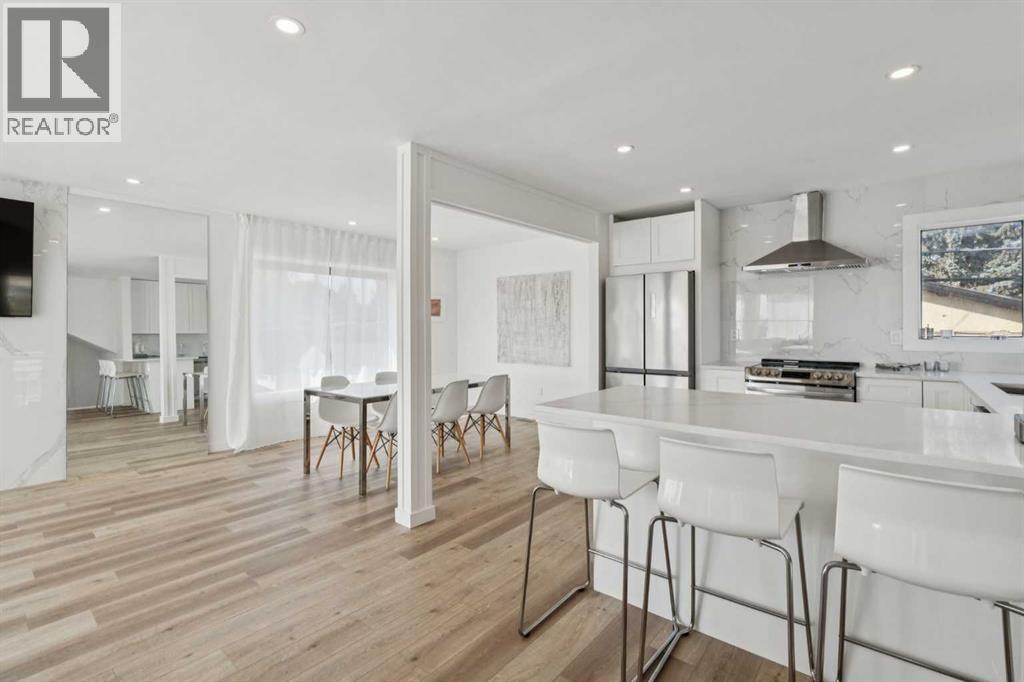 House for Sale in 809 9 Street NE|Calgary, Alberta T2E7K2 2