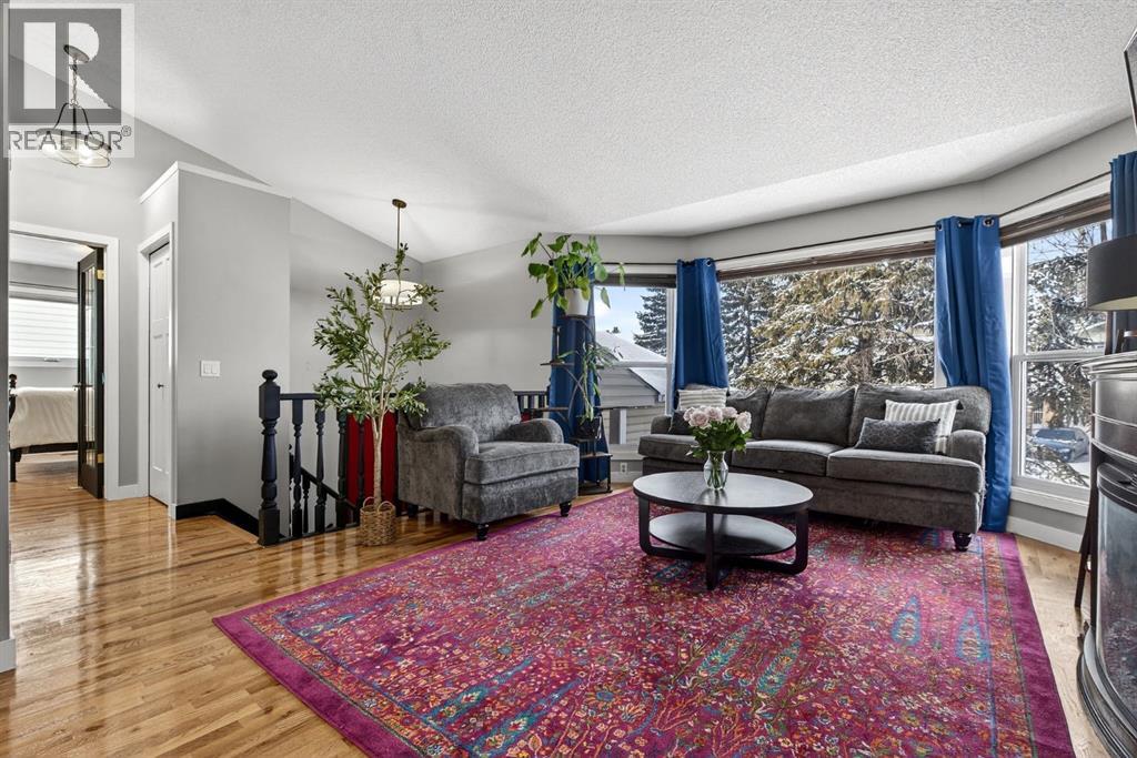 House for Sale in 57 Shannon Circle SW|Calgary, Alberta T2Y2K4 3