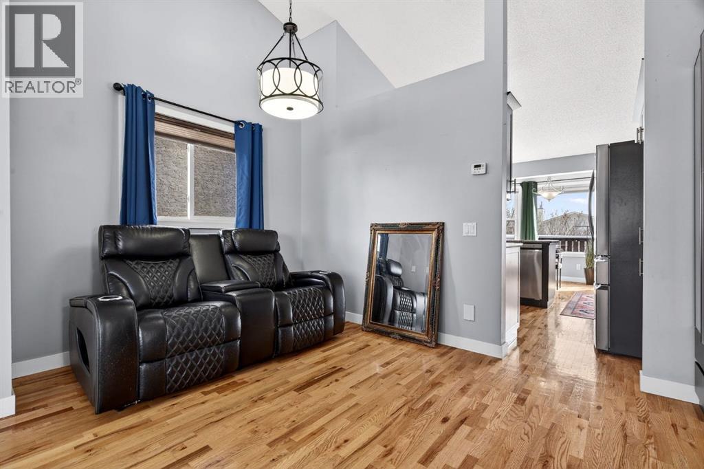 House for Sale in 57 Shannon Circle SW|Calgary, Alberta T2Y2K4 5