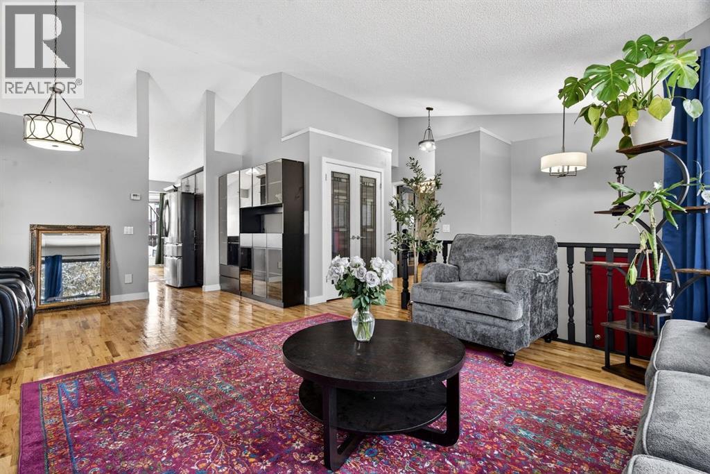 House for Sale in 57 Shannon Circle SW|Calgary, Alberta T2Y2K4 4