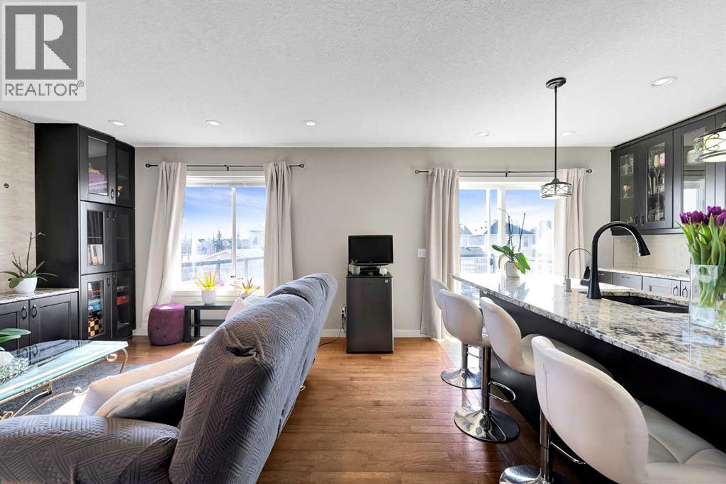 House for Sale in 12 Bridleridge Court SW|Calgary, Alberta T2Y4M5 2