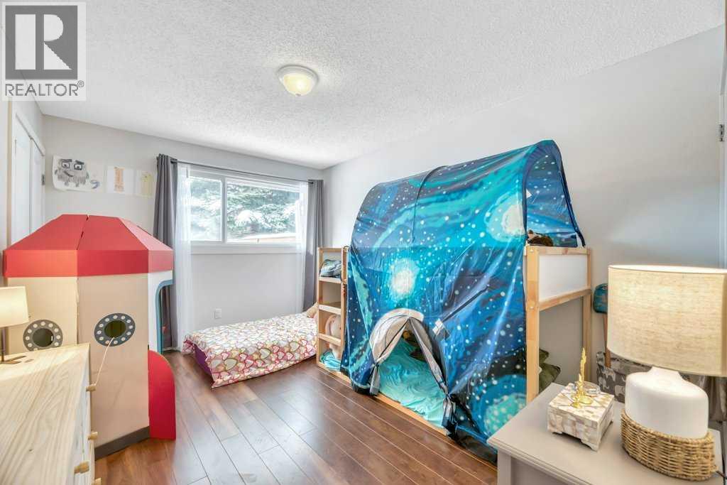 Row / Townhouse for Sale in 405, 13104 Elbow Drive SW|Calgary, Alberta T2W2P2 3