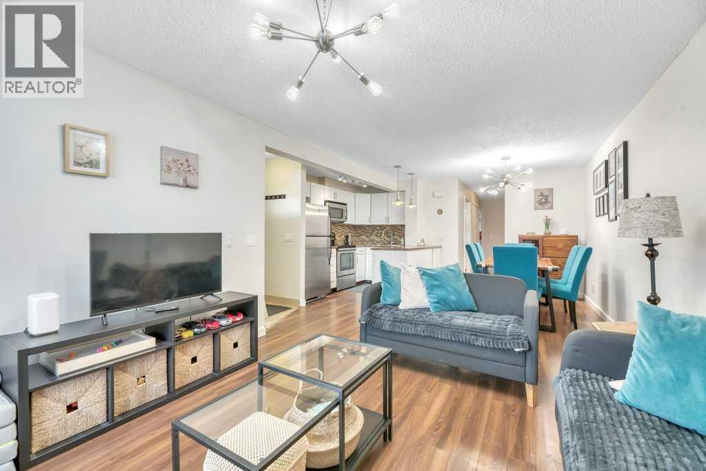 Row / Townhouse for Sale in 405, 13104 Elbow Drive SW|Calgary, Alberta T2W2P2 2