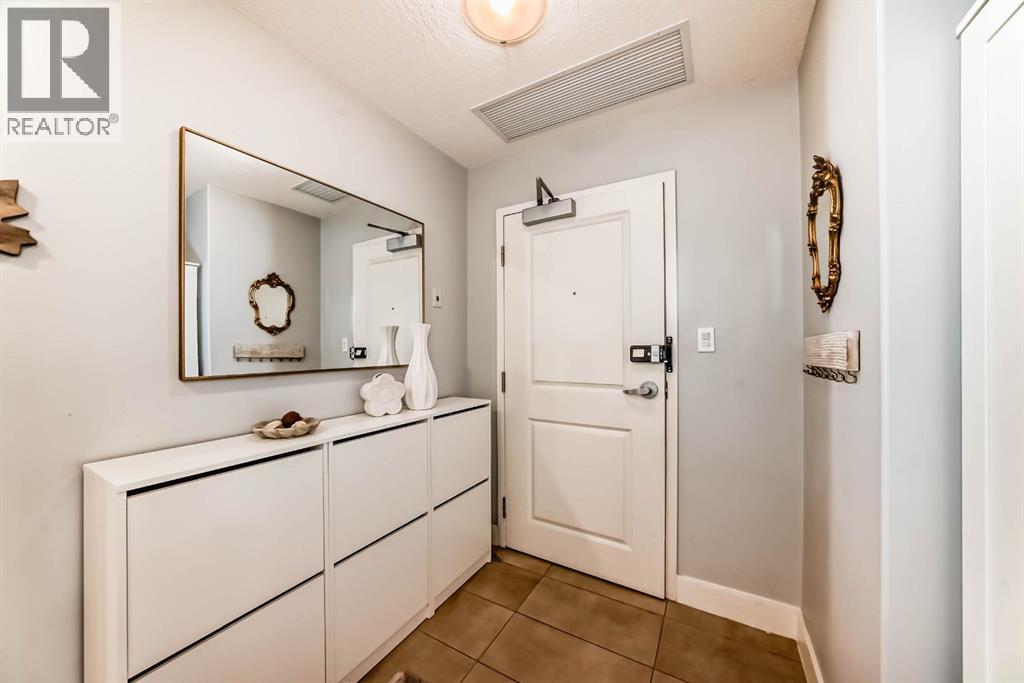 Apartment for Sale in 1907, 77 Spruce Place SW|Calgary, Alberta T3C3X6 4