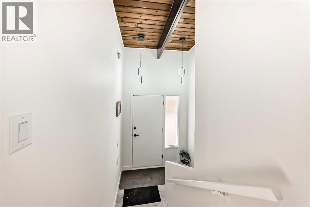 Duplex for Sale in 6508 34 Avenue NW|Calgary, Alberta T3B1N2 3