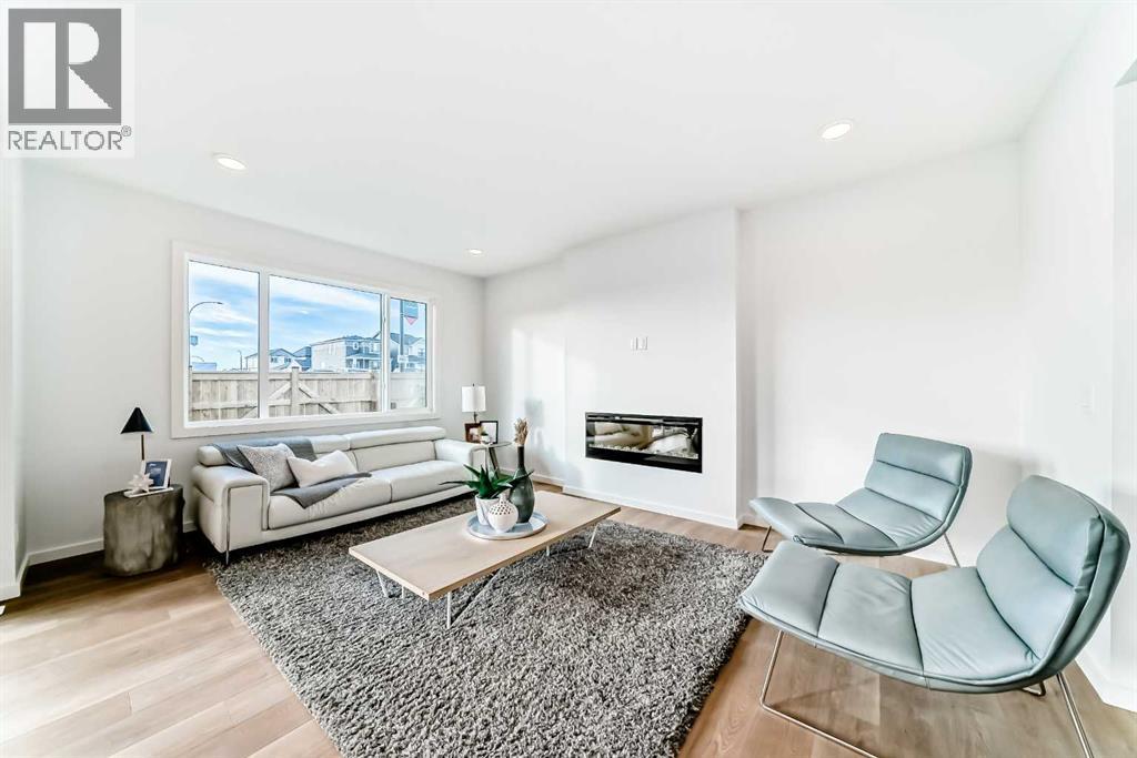 House for Sale in 44 Creekside Path SW|Calgary, Alberta T2X5W1 4