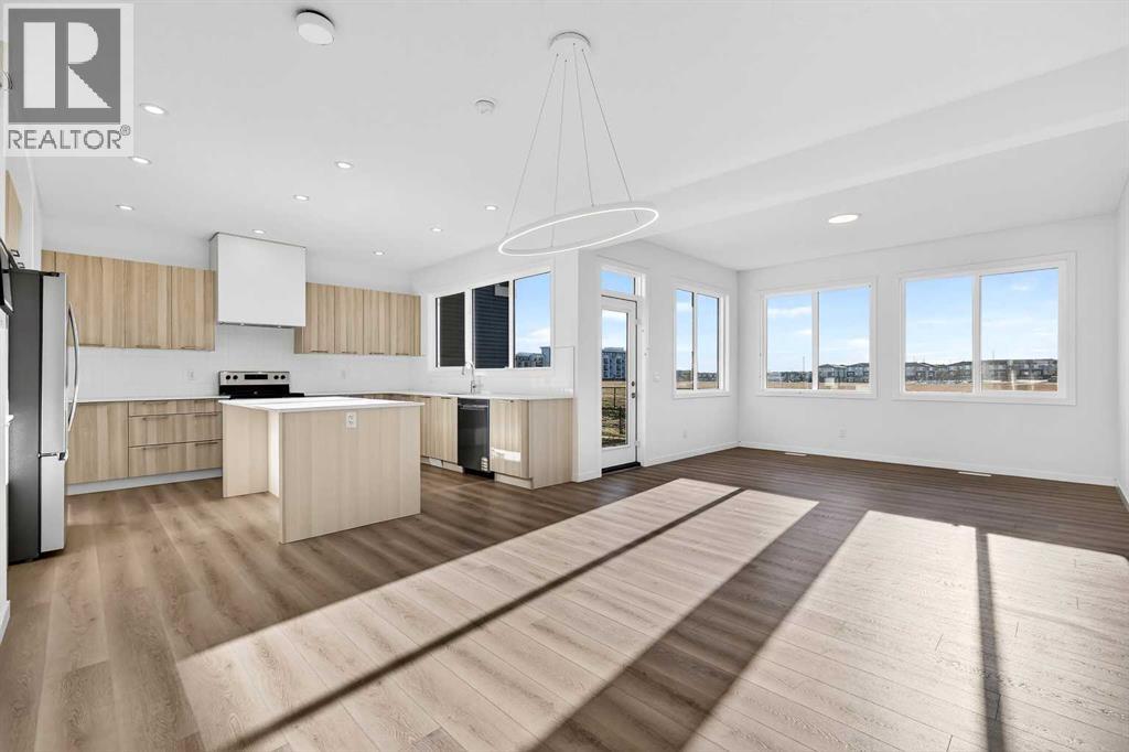 House for Sale in 89 Corner Glen Avenue NE|Calgary, Alberta T3N2L7