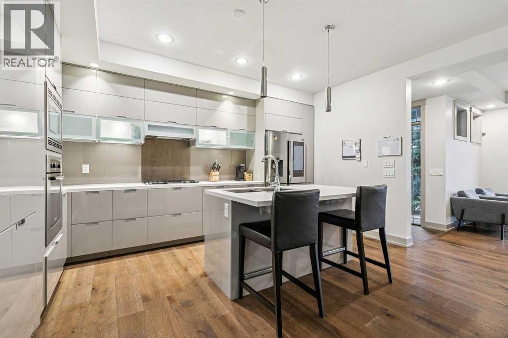 Duplex for Sale in 3922 19 Street SW|Calgary, Alberta T2T4X9 5