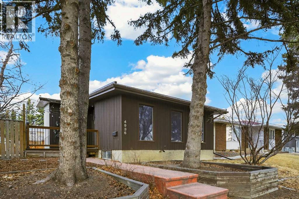 House for Sale in 4936 40 Avenue NW|Calgary, Alberta T3A0X2