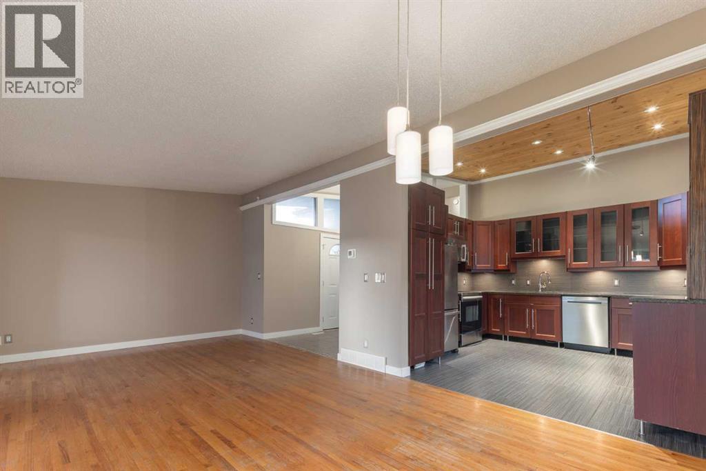 House for Sale in 4936 40 Avenue NW|Calgary, Alberta T3A0X2 5