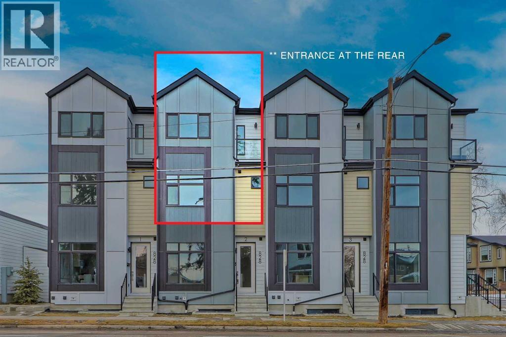 Row / Townhouse for Sale in 7, 828 8 Avenue NE|Calgary, Alberta T2E9E2 2