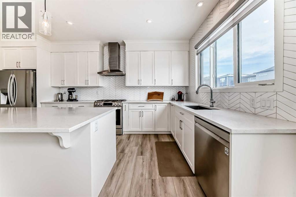 House for Sale in 24 Royston Rise NW|Calgary, Alberta T3L0J2 3