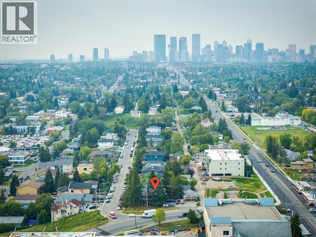 House for Sale in 107 40 Avenue NE|Calgary, Alberta T2E2M6 4