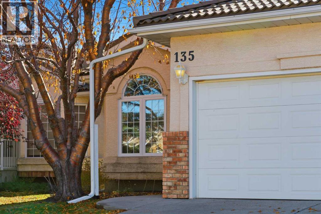 Duplex for Sale in 135 Hamptons Park NW|Calgary, Alberta T3A5A6 2