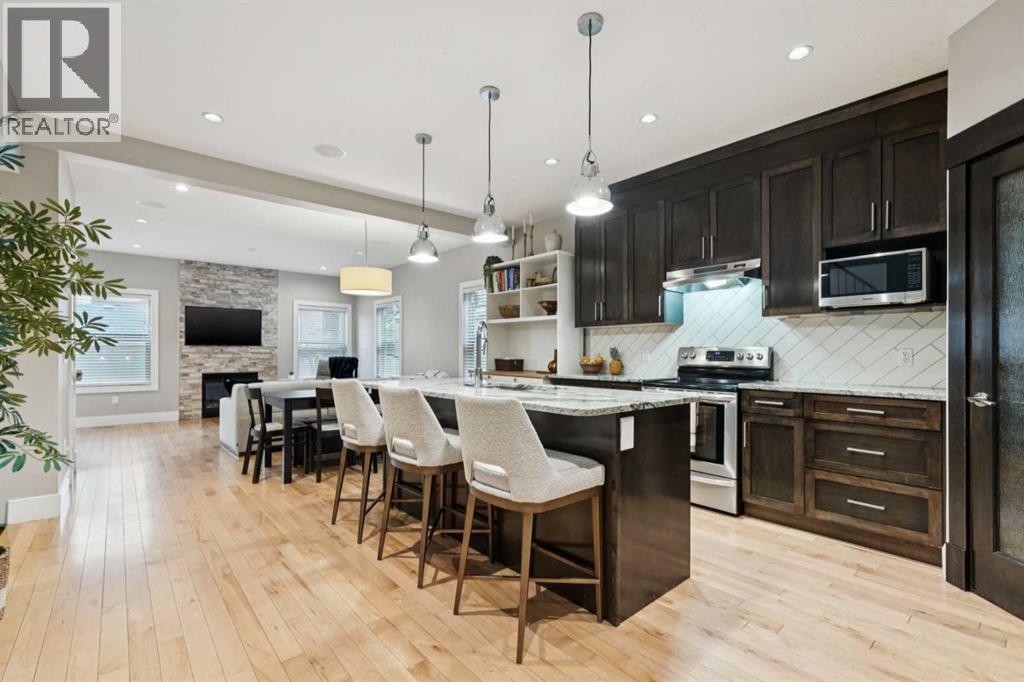 Duplex for Sale in 4509 19 Avenue NW|Calgary, Alberta T3B0S1 5