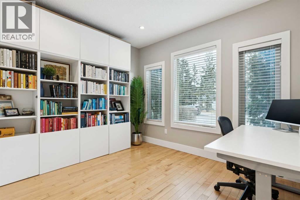 Duplex for Sale in 4509 19 Avenue NW|Calgary, Alberta T3B0S1 4