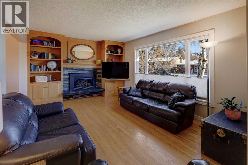 House for Sale in 3111 Breen Crescent NW|Calgary, Alberta T2L1S6 2