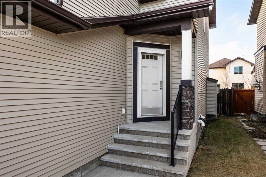 House for Sale in 526 New Brighton Drive SE|Calgary, Alberta T2Z0N8 2