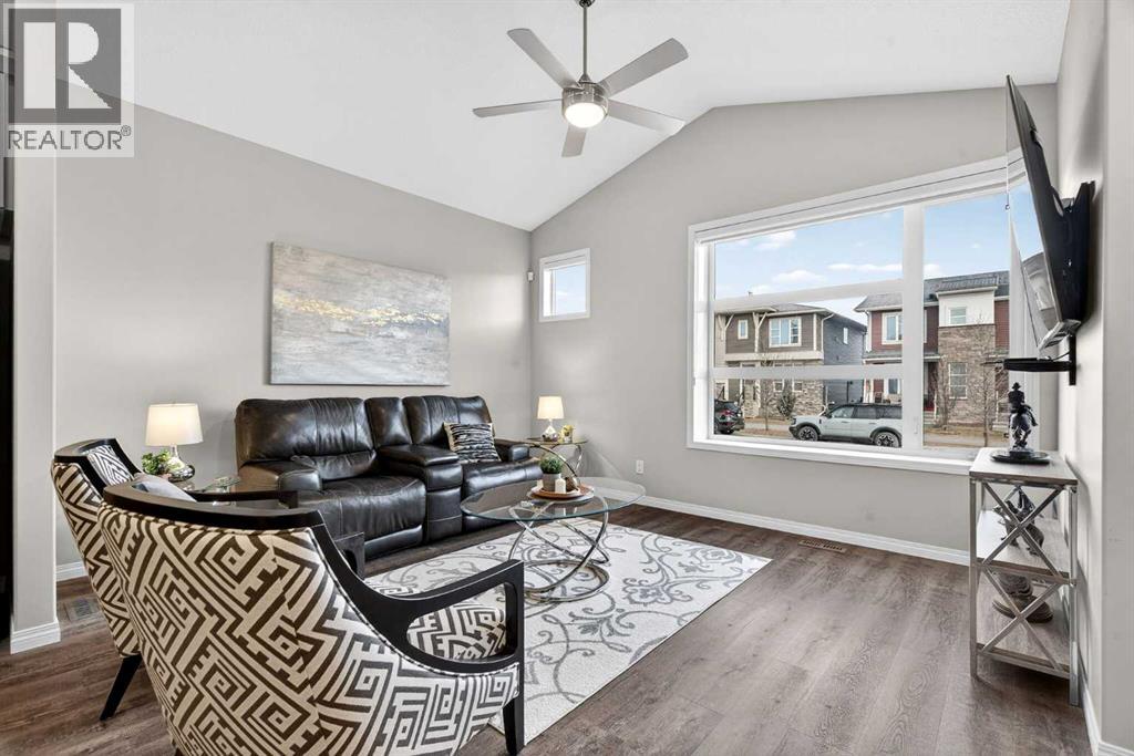 House for Sale in 937 Livingston Way NE|Calgary, Alberta T3P1N8 3