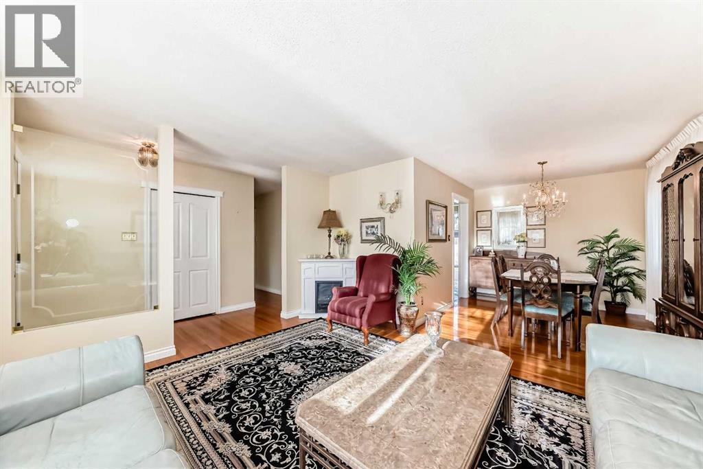 House for Sale in 5232 44 Avenue NW|Calgary, Alberta T3A0L8 5