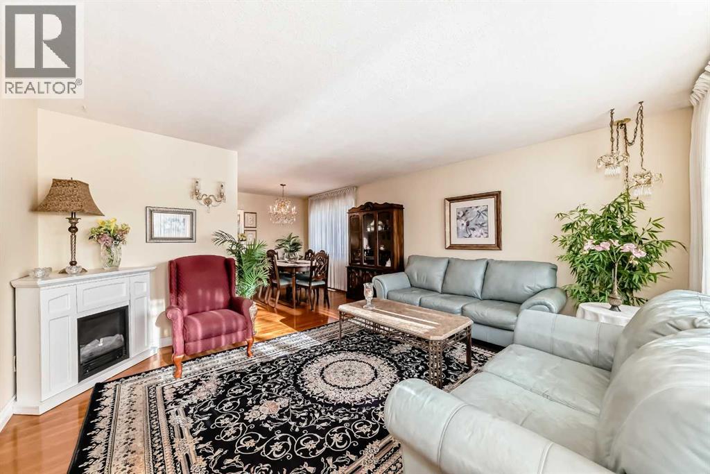 House for Sale in 5232 44 Avenue NW|Calgary, Alberta T3A0L8 4