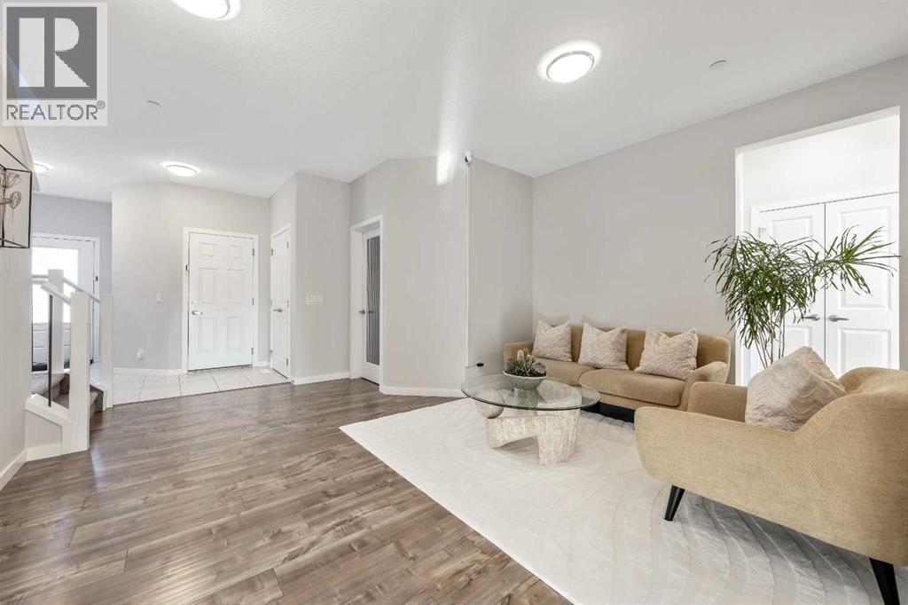 House for Sale in 240 Lucas Crescent NW|Calgary, Alberta T3P1M8 4