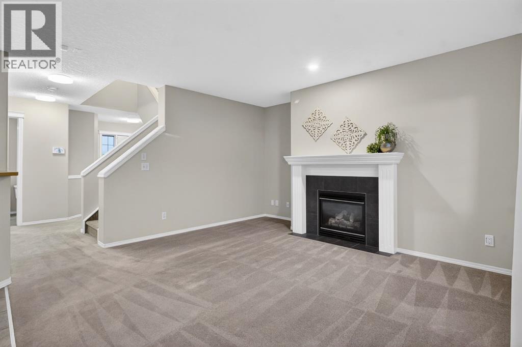 House for Sale in 147 Everstone Rise SW|Calgary, Alberta T2Y4J7 5