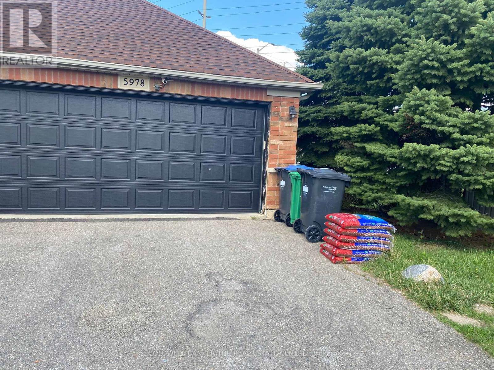 Row / Townhouse for Sale in 5978 WINSTON CHURCHILL BOULEVARD|Mississauga (Churchill Meadows), Ontario L5M6K2 2