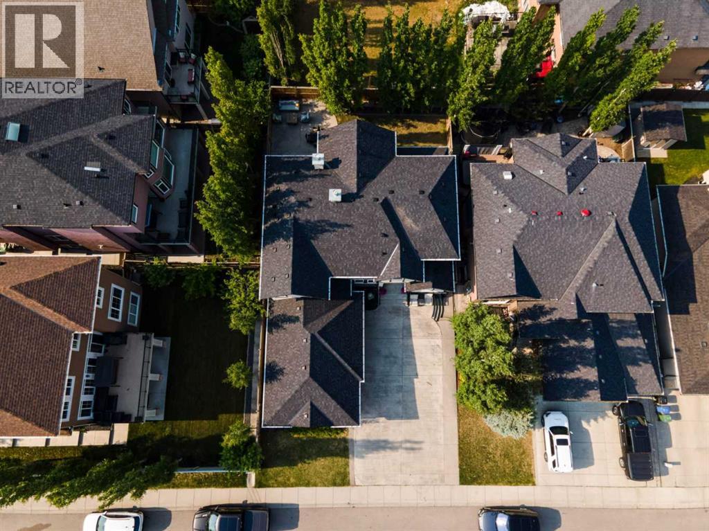 House for Sale in 172 Panatella Crescent NW|Calgary, Alberta T3K0M5 5