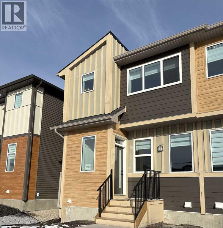 Row / Townhouse for Sale in 750 Wolf Willow Boulevard SE|Calgary, Alberta T2X5R4