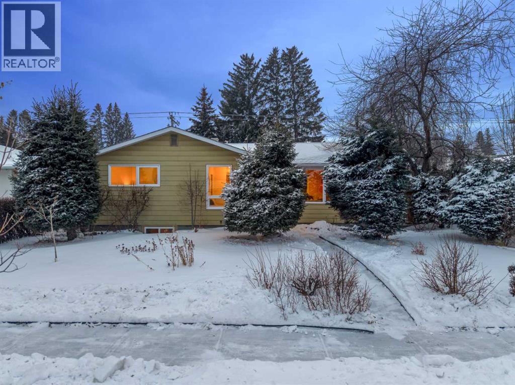 House for Sale in 111 Cambrian Drive NW|Calgary, Alberta T2K1P5