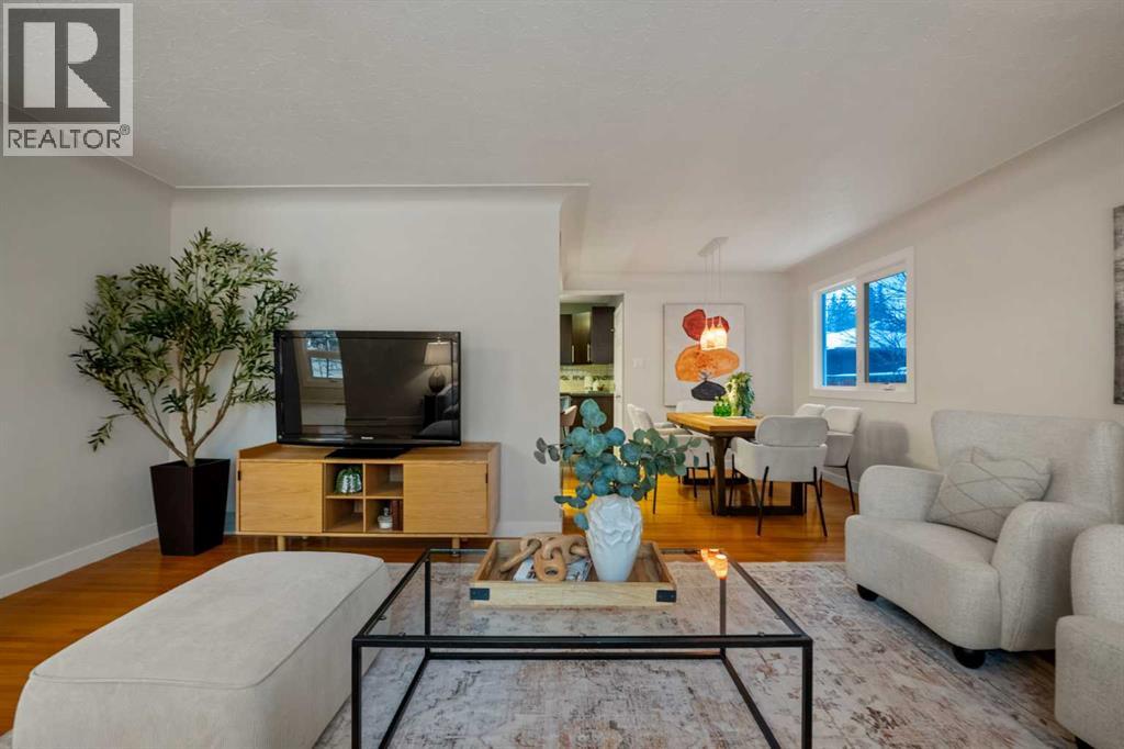 House for Sale in 111 Cambrian Drive NW|Calgary, Alberta T2K1P5 5