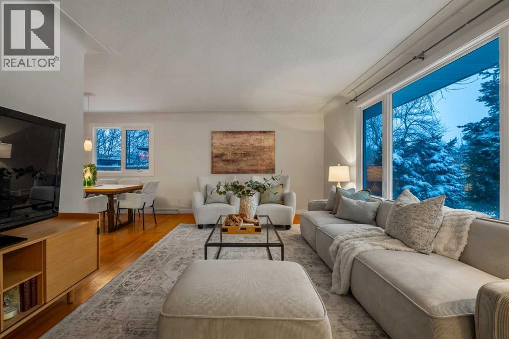 House for Sale in 111 Cambrian Drive NW|Calgary, Alberta T2K1P5 3