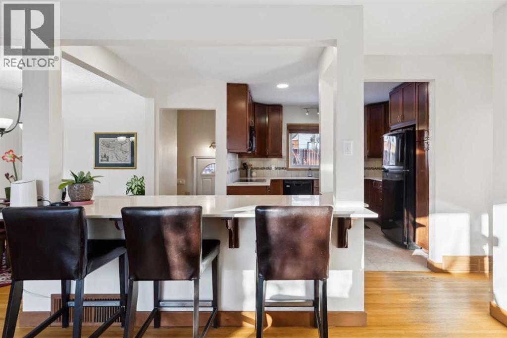 House for Sale in 35 45 Street SW|Calgary, Alberta T3C2B2 5