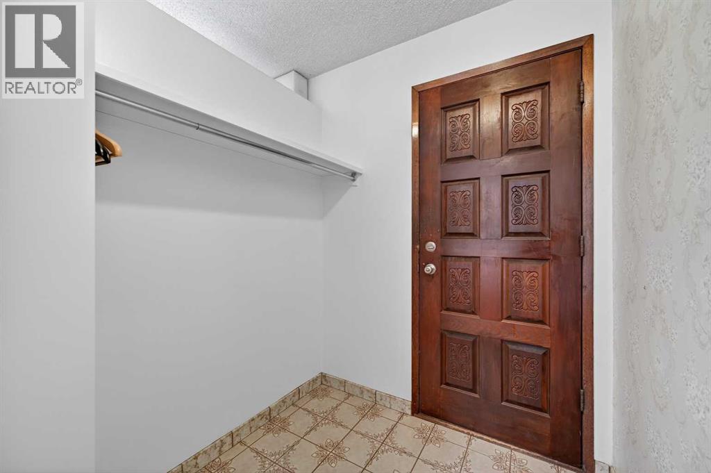 House for Sale in 7228 Huntridge Hill NE|Calgary, Alberta T2K4A5 3