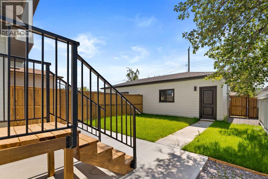 Duplex for Sale in 7931 47 Avenue NW|Calgary, Alberta T3B1Z3 5