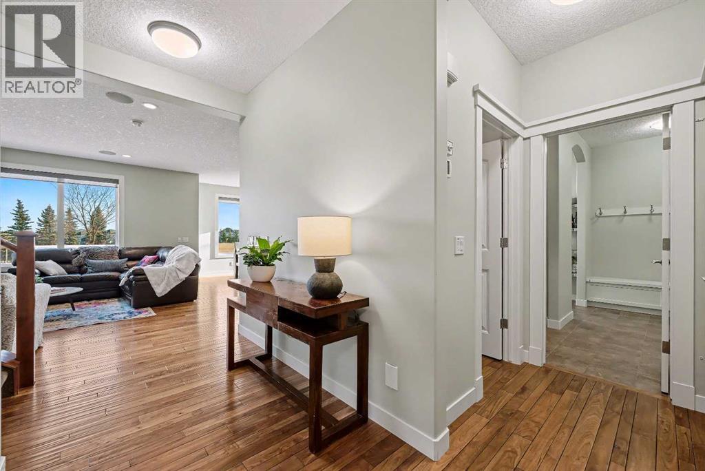 House for Sale in 39 Elgin Estates Green SE|Calgary, Alberta T2Z0N7 4