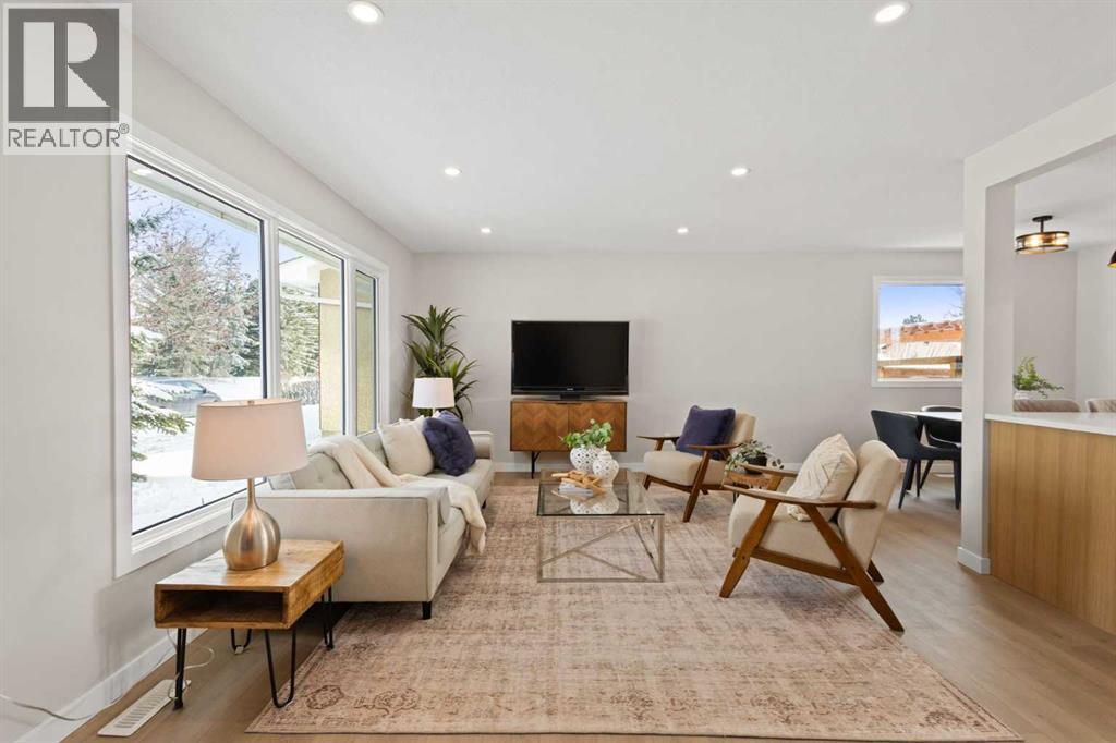 House for Sale in 236 Silverview Way NW|Calgary, Alberta T3B3K3 4