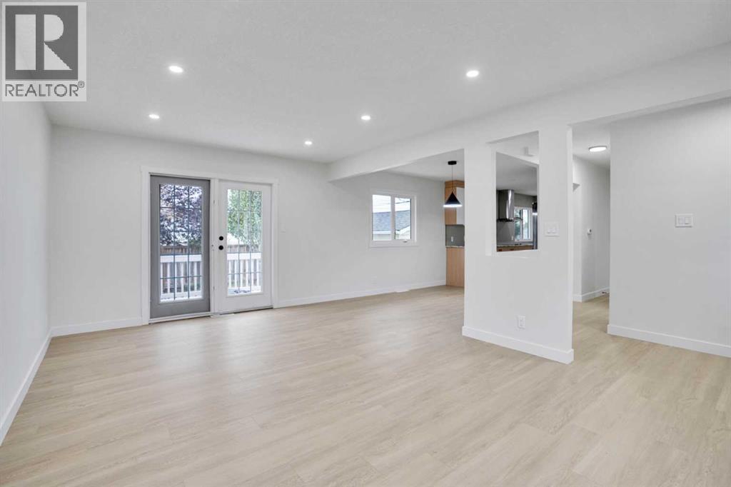 House for Sale in 6116 Buckthorn Road NW|Calgary, Alberta T2K2Z1 4