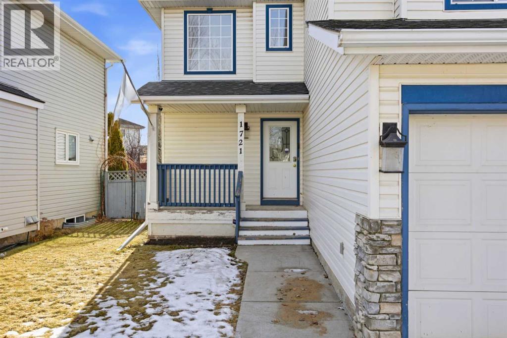 House for Sale in 1721 Douglas Glen Grove SE|Calgary, Alberta T2Z3A5 2