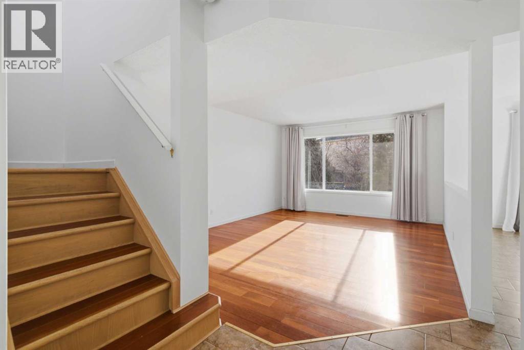 House for Sale in 1721 Douglas Glen Grove SE|Calgary, Alberta T2Z3A5 4