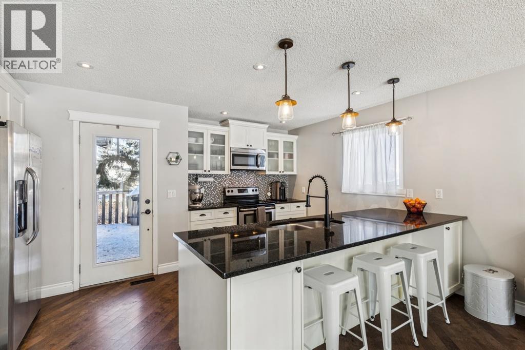 House for Sale in 79 Riverglen Way SE|Calgary, Alberta T2C3H9 3